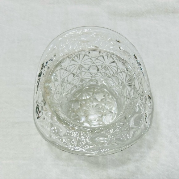 Vintage Fenton glass top hat Button & Daisies. Mint condition no chips or cracks - Picture 2 of 4